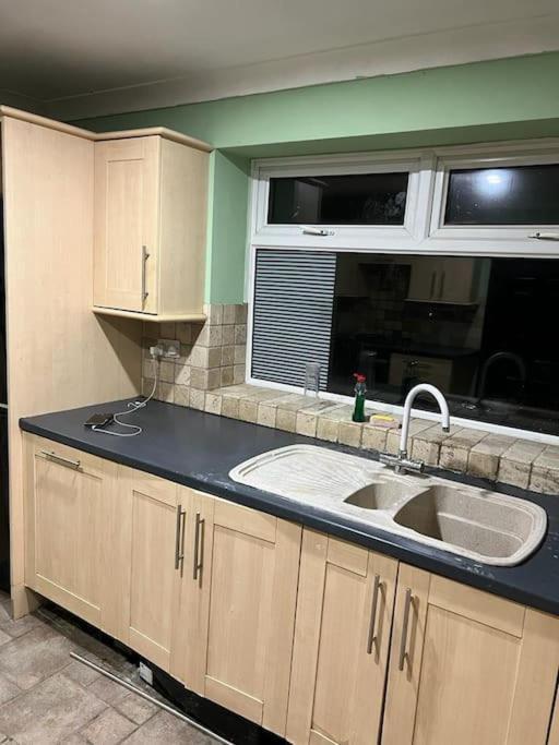 Cheerful 3 Bed House With Free Parking. Vila Nottingham Exterior foto