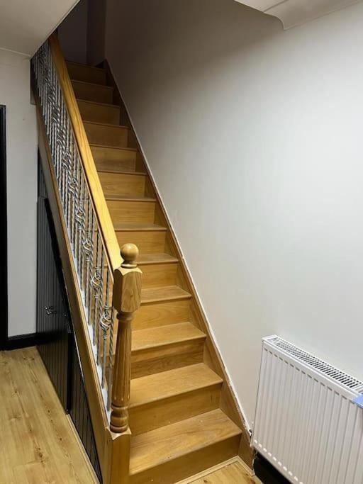 Cheerful 3 Bed House With Free Parking. Vila Nottingham Exterior foto